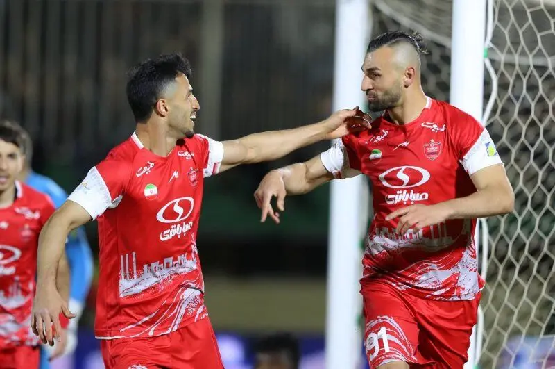 تصاویر؛ سردار دورسون همچنان به یاد پرسپولیس