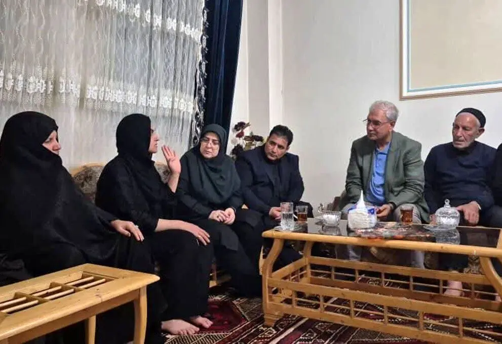 چرا سخنگوی دولت و دختر پزشکیان به خانه الهه حسین‌نژاد رفتند؟