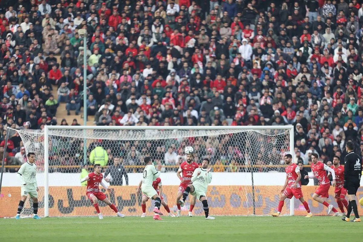 تلاش پرسپولیس برای بدون تماشاگر شدن بازی با تراکتور