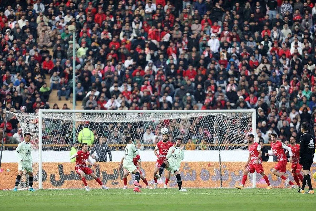 تلاش پرسپولیس برای بدون تماشاگر شدن بازی با تراکتور