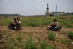 تصاویر؛ روستای غرق‌شده از زیر آب بیرون آمد