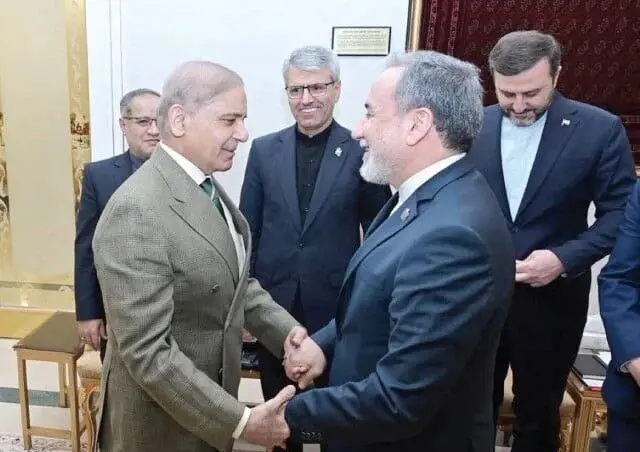 در آستانه مذاکره؛ قالیباف و عراقچی وارد شدند