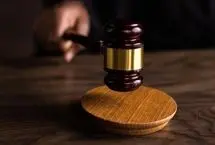 چرا قاضی جای شاکی را نمی‌گیرد