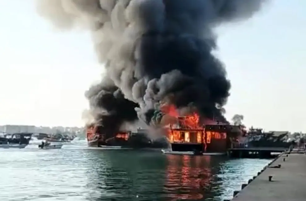 ببینید؛ آتش‌سوزی گسترده قایق‌ها در بندر الوکره قطر