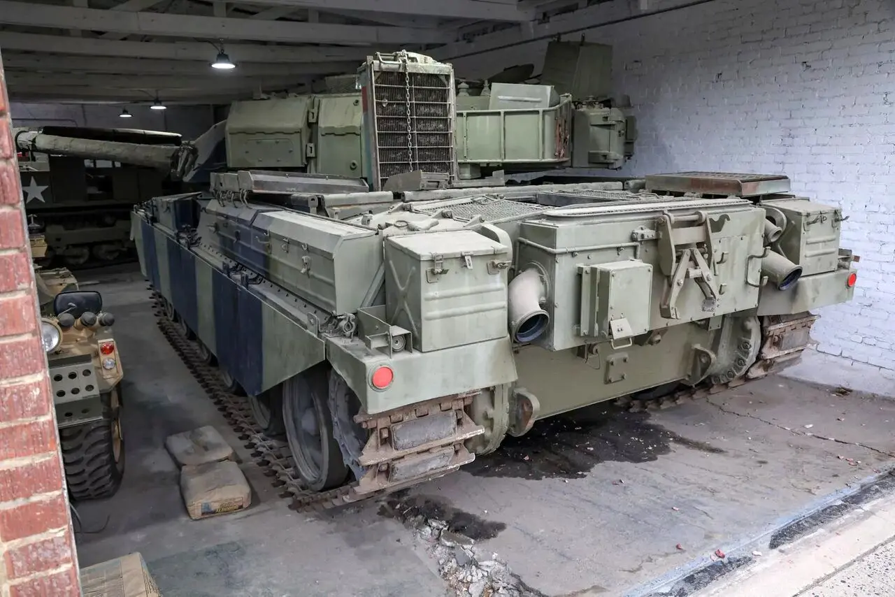 با ۱۰۰ هزار دلار تانک بخرید! عجیب‌ترین مزایده سال 