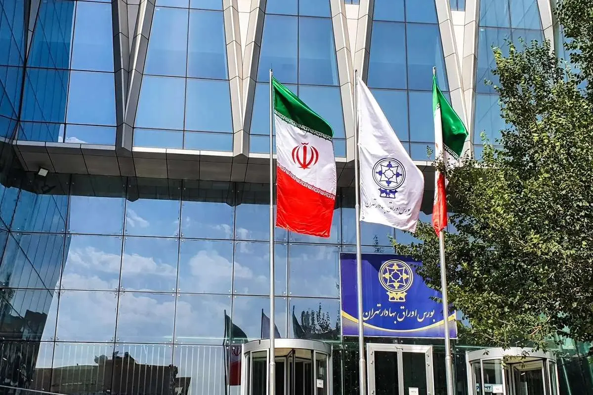 تداوم شرایط عجیب در بورس؛ رشد شاخص کل همراه با خروج سنگین پول