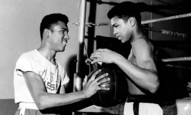 برادر محمد علی درگذشت

