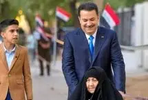 ببینید؛ نخست‌وزیر عراق با مادرش در انتخابات شرکت کرد