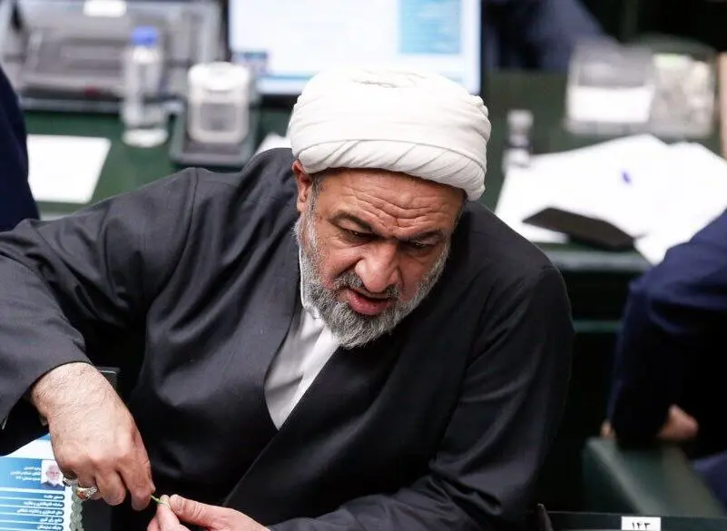 تهدید عارف توسط حمید رسایی؛ به مجلس نیا! جایگاه شما در دولت غیرقانونی است 
