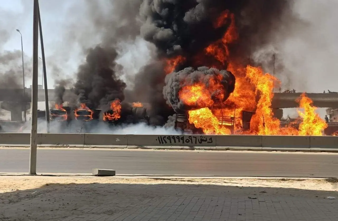 ببینید؛ آتش‌سوزی مهیب دو کامیون پس از تصادف در مصر