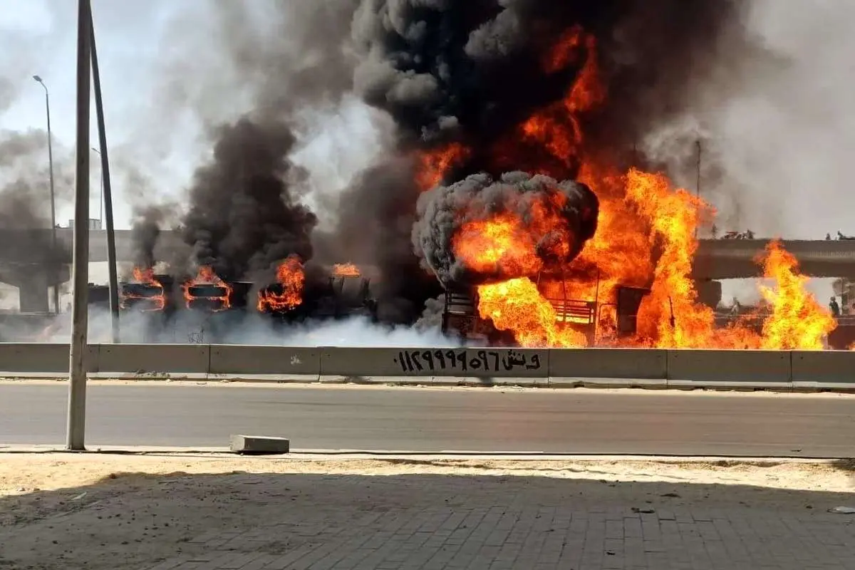 ببینید؛ آتشسوزی مهیب دو کامیون پس از تصادف در مصر