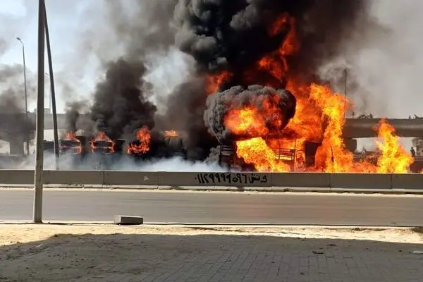 ببینید؛ آتش‌سوزی مهیب دو کامیون پس از تصادف در مصر