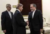 تغییر چهره شهباز شریف پس از گفت‌وگوی کوتاه با عراقچی؛ ماجرا چه بود؟