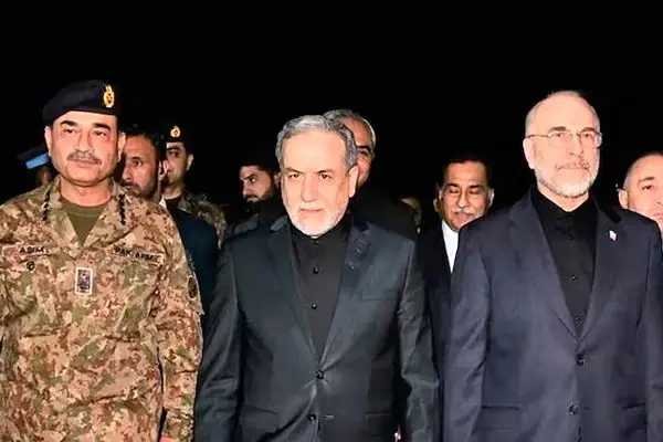 تغییر استایل فرمانده ارتش پاکستان در استقبال از هیات ایرانی و آمریکایی
