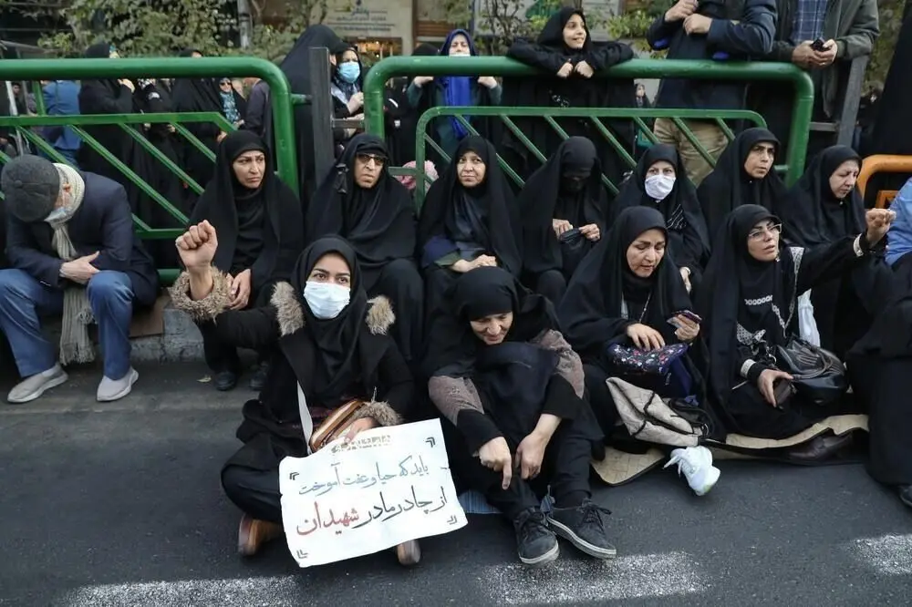 تصاویر؛ دست‌نوشته‌های زنان شرکت کننده در تجمع حجاب