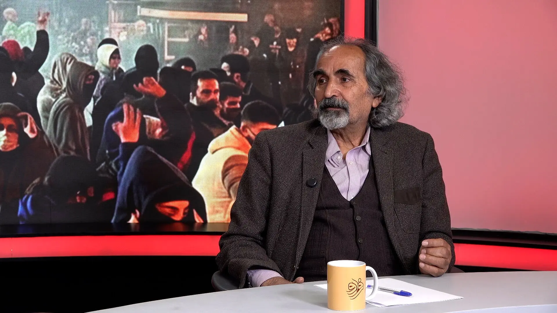 آزاد ارمکی: صداوسیما هر روز آهنگ تولید می‌کند، اما دیدید محسن چاوشی چه کرد؟