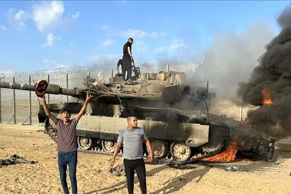 ببینید؛ لحظه انفجار تانک اسرائیلی توسط مبارز فلسطین