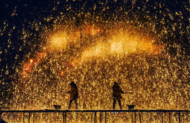 این آتش‌بازی نیست؛ گل آهنین است!