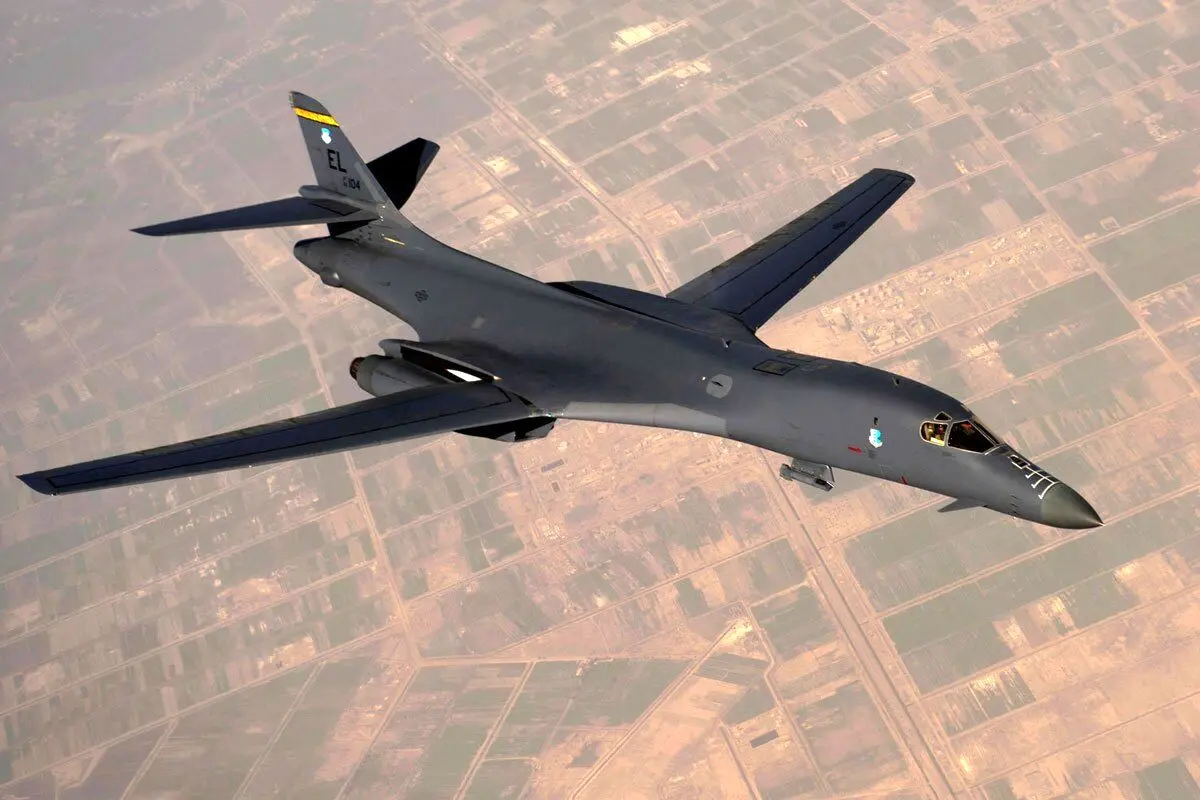 پرواز دو بمب‌افکن B-1 آمریکا در نزدیکی ونزوئلا