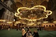 ببینید؛ اقدام خرابکارانه در مسجد ایاصوفیه