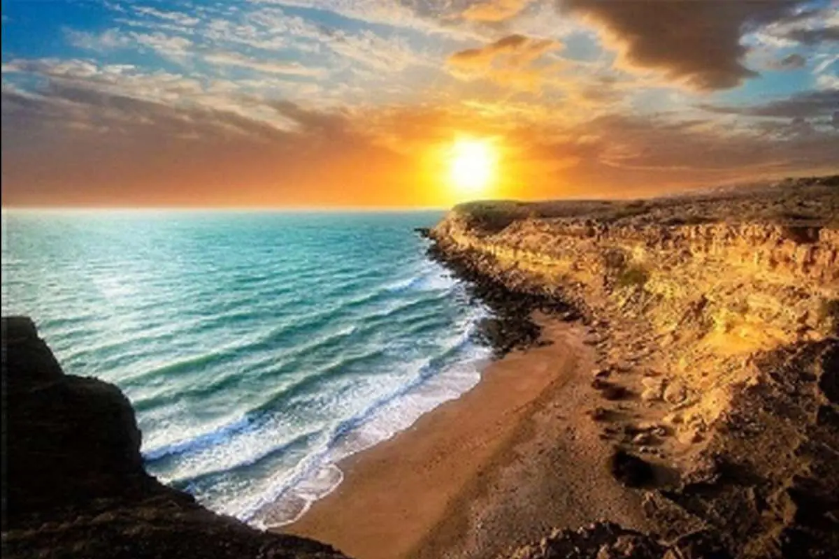 تفال به حافظ جمعه 23 خرداد ۱۴۰۴؛ لعل سیراب به خون تشنه لب یار من است....