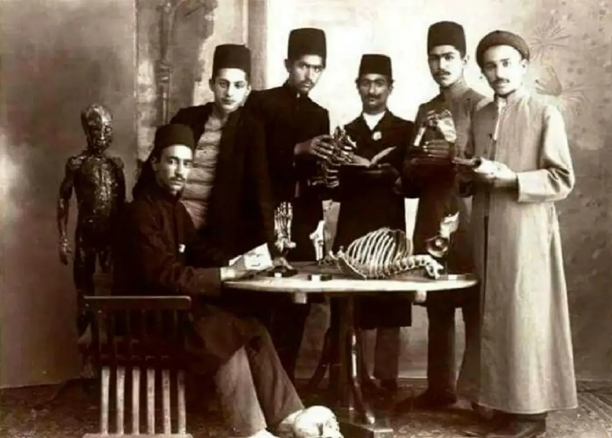 چند پزشک در یک بیمارستان و در دوره قاجار