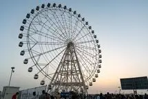 ببینید؛ معلق ماندن چرخ و فلک به دلیل قطع ناگهانی برق در پارک کوثر ایلام