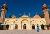 لحظه فرو ریختن مناره مسجد ۶۰۰ ساله