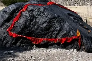 کشف سنگ ۱۷۰ میلیون ساله بعد از سیل وحشتاک نپال؛ غول ۳۰ تنی شالیگرام!