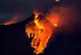 تصاویری دیدنی از جاری شدن گدازه‌های مذاب آتشفشان اتنا 
