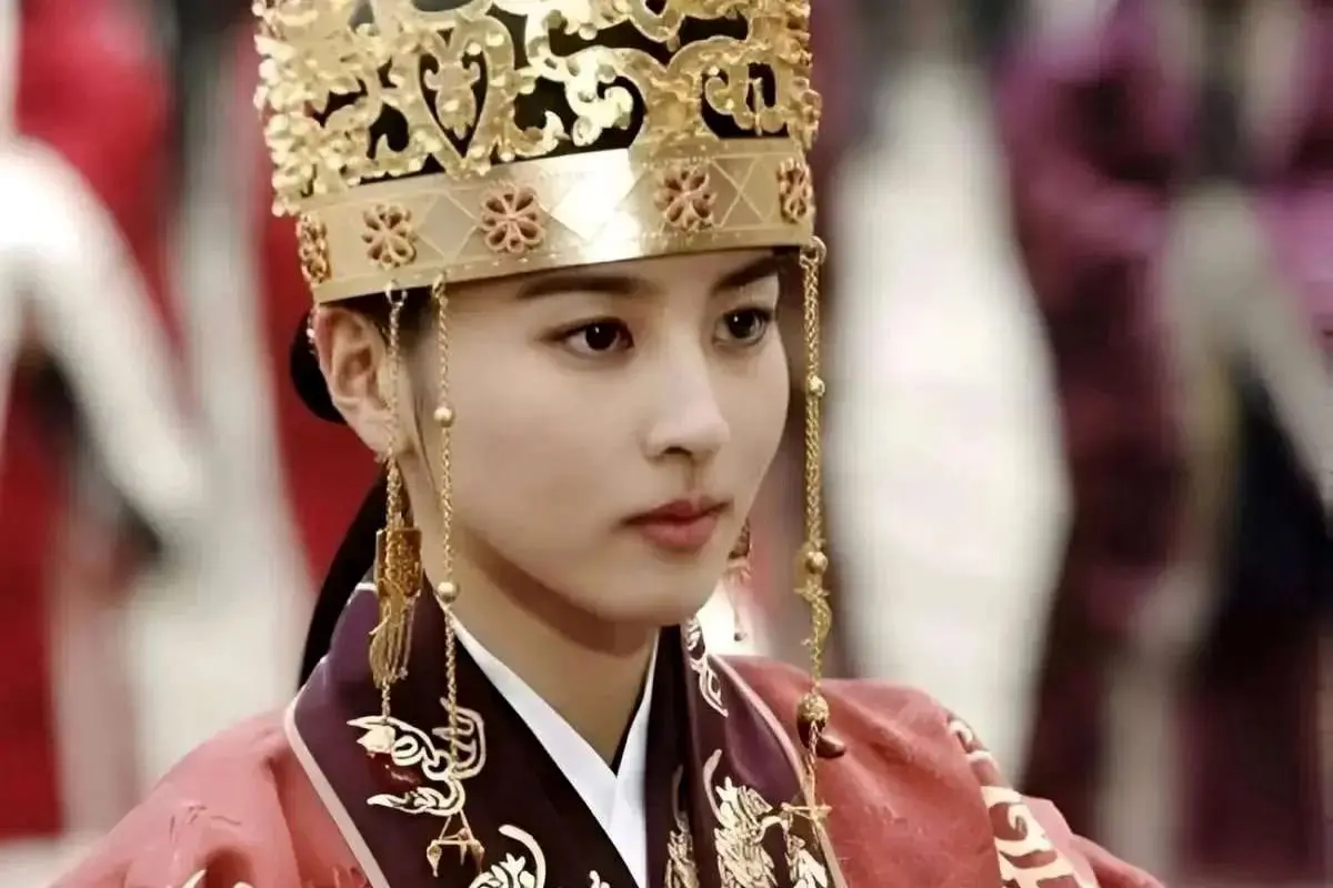 «سوسانو» پشت میز «رئیس ادارۀ مالیات» کره جنوبی