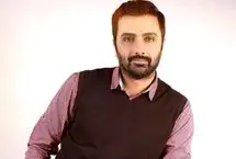 امین زندگانی در کنار آرامگاه کوروش در پاسارگاد