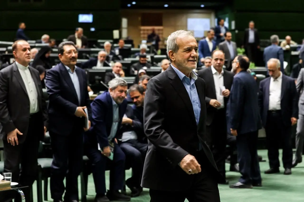 پزشکیان و تیم اقتصادی دولت فردا به مجلس می‌روند
