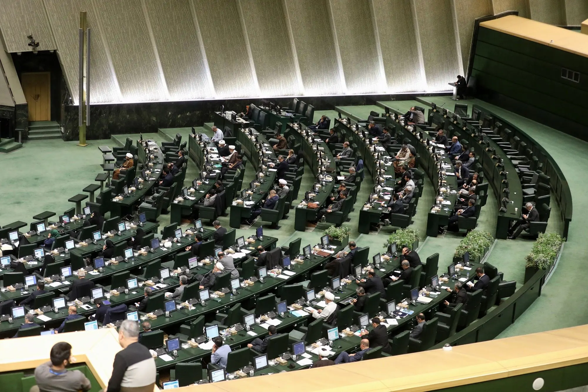 موافقت کمیسیون اقتصادی مجلس با وزیر پیشنهادی اقتصاد
