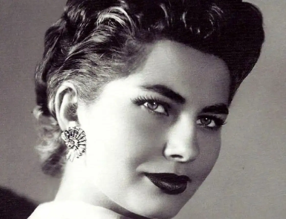  تصویر ملکه ایران روی جلد مجله پیکچر پست؛ سال 1332 