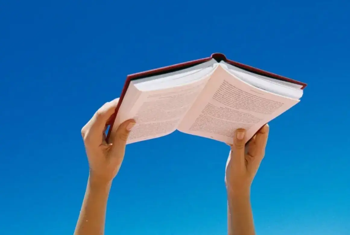 ۱۰ کتاب حال خوب کن که باید بخوانید/ پناهگاهی به نام ادبیات