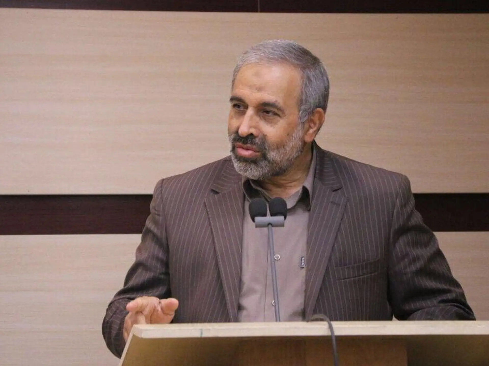 یزدی خواه، نماینده تهران: ارسال پیامک‌های تهدیدآمیز به نمایندگان از مراکز خاص مدیریت می‌شود