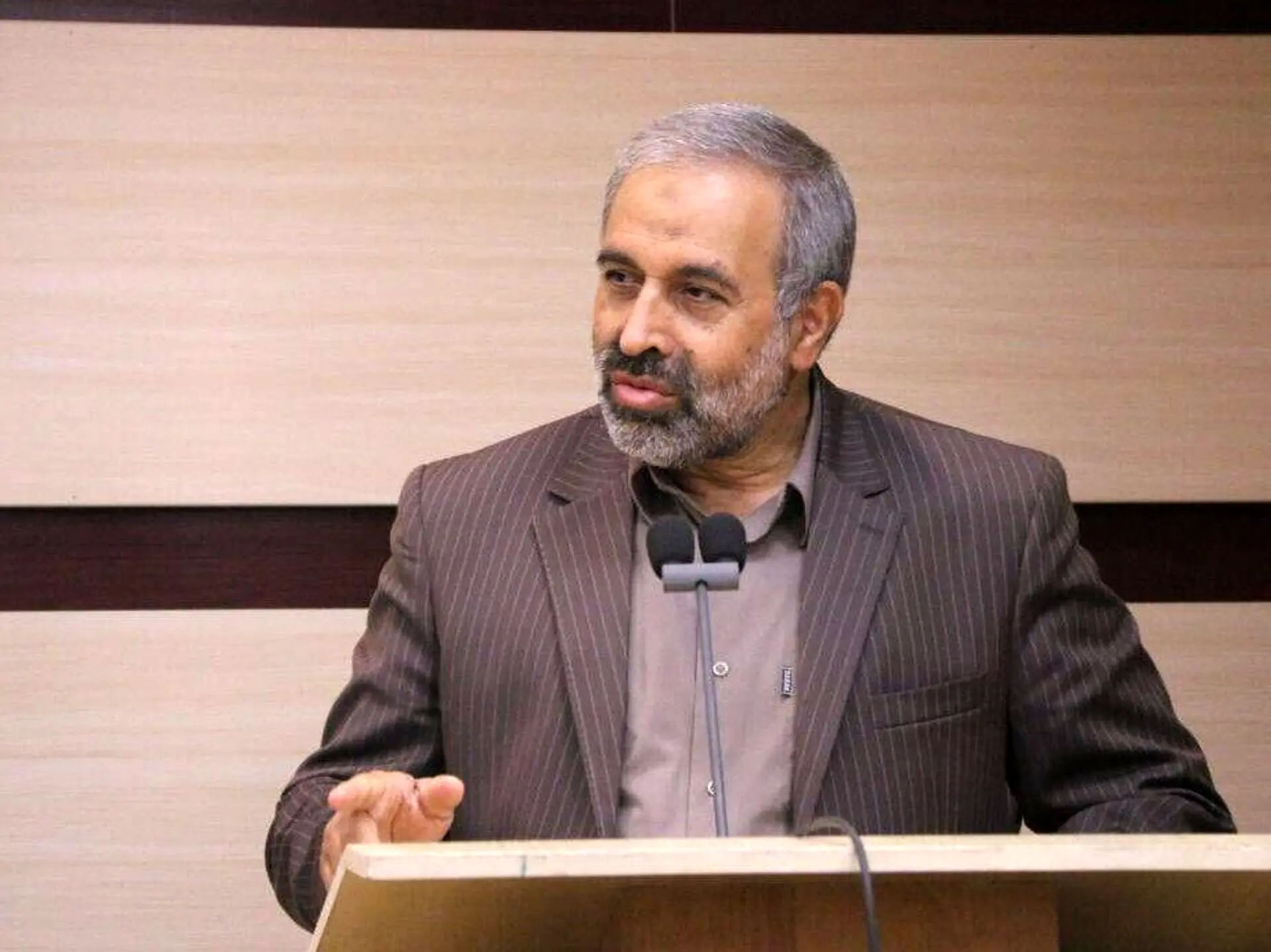یزدی خواه، نماینده تهران: ارسال پیامک‌های تهدیدآمیز به نمایندگان از مراکز خاص مدیریت می‌شود