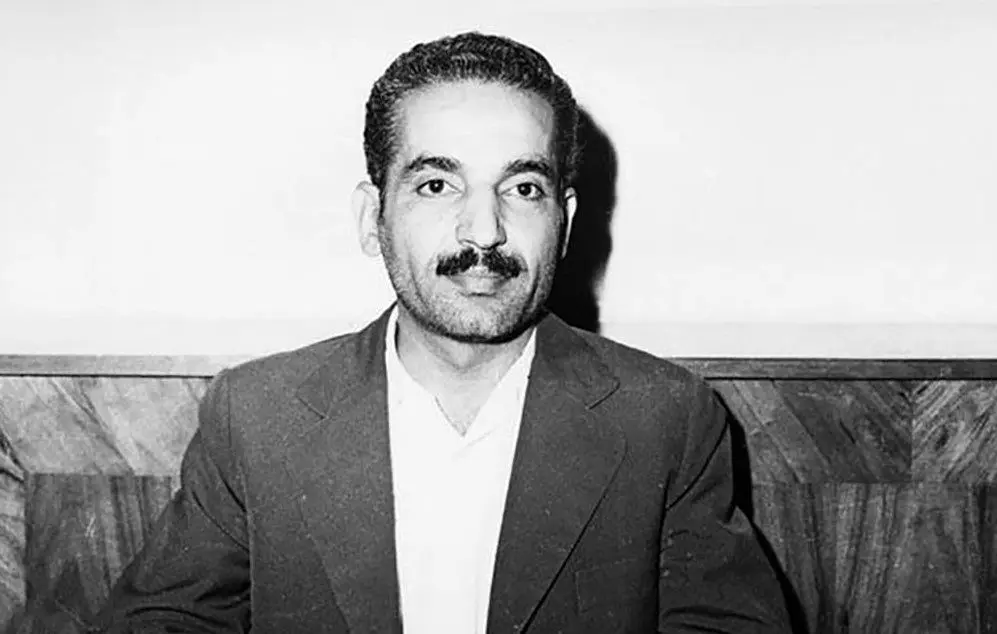 روایتی متفاوت زندگی شهید رجایی؛ از دستفروشی تا نیروی هوایی