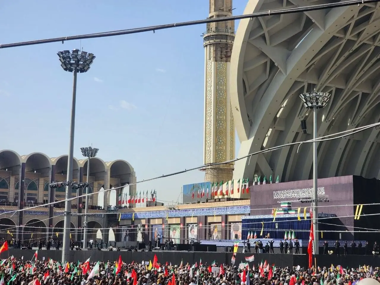 تصاویر رویترز از مراسم وداع با رهبر در مصلی تهران