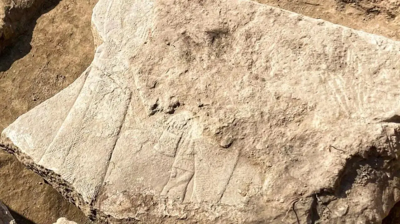 کشف نقش برجسته‌ای ۲۷۰۰ ساله از ایزدان آشوری در نینوا 
