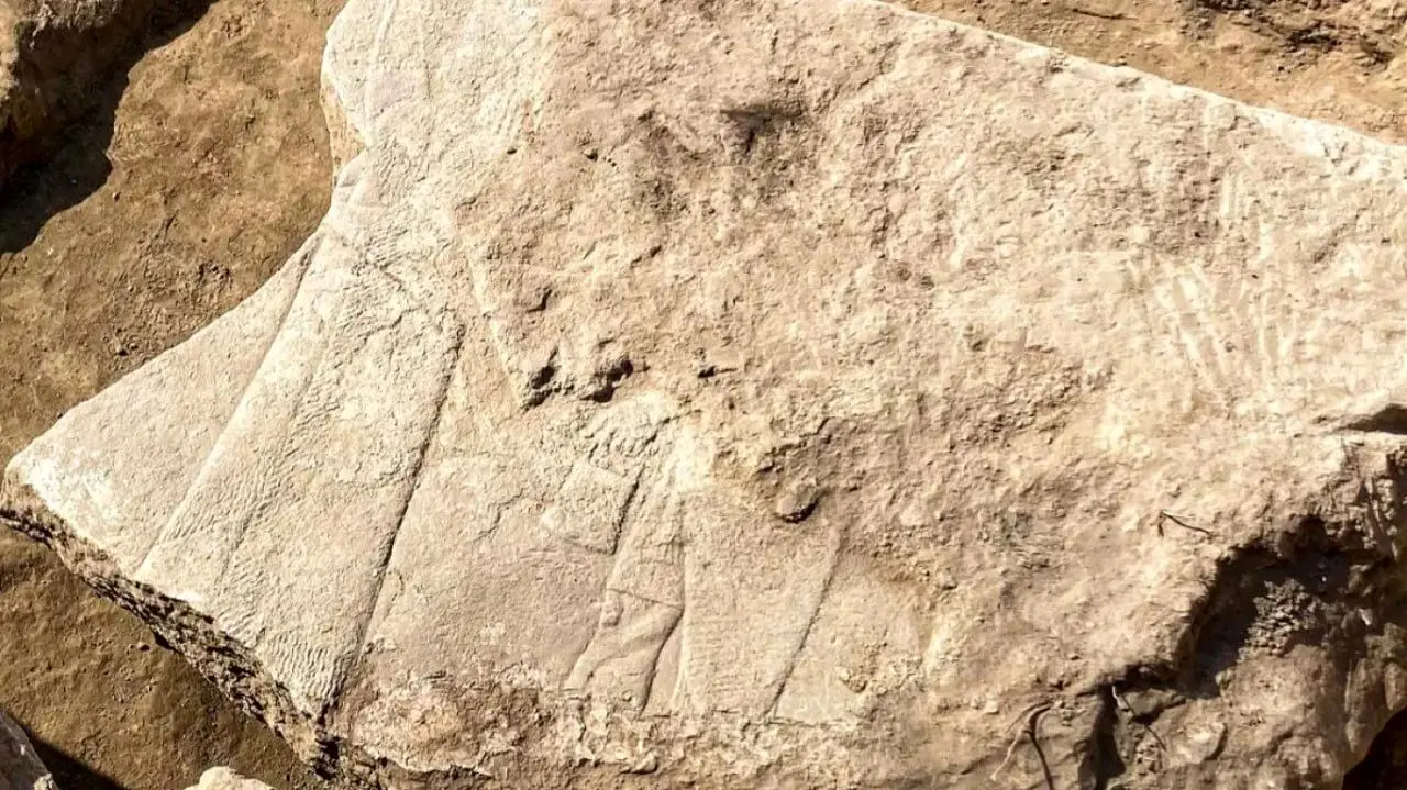 کشف نقش برجسته‌ای ۲۷۰۰ ساله از ایزدان آشوری در نینوا 