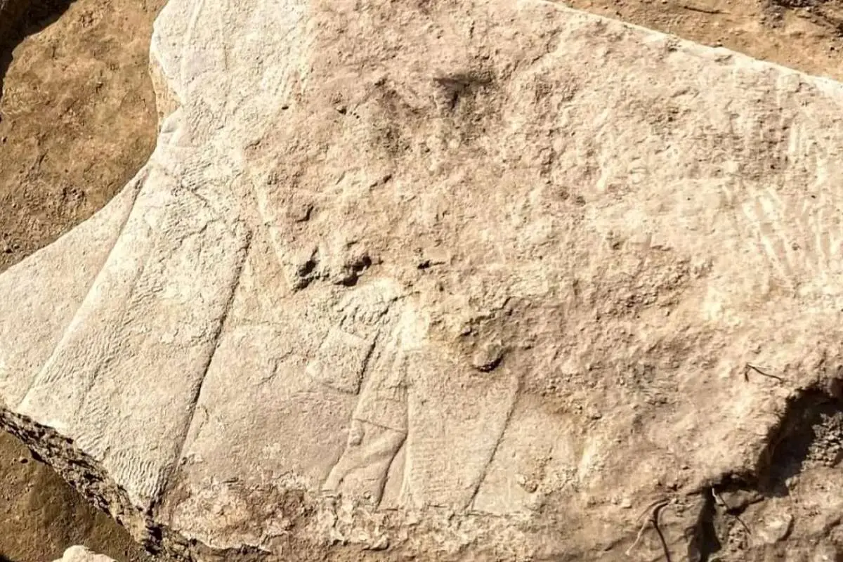کشف نقش برجستهای ۲۷۰۰ ساله از ایزدان آشوری در نینوا