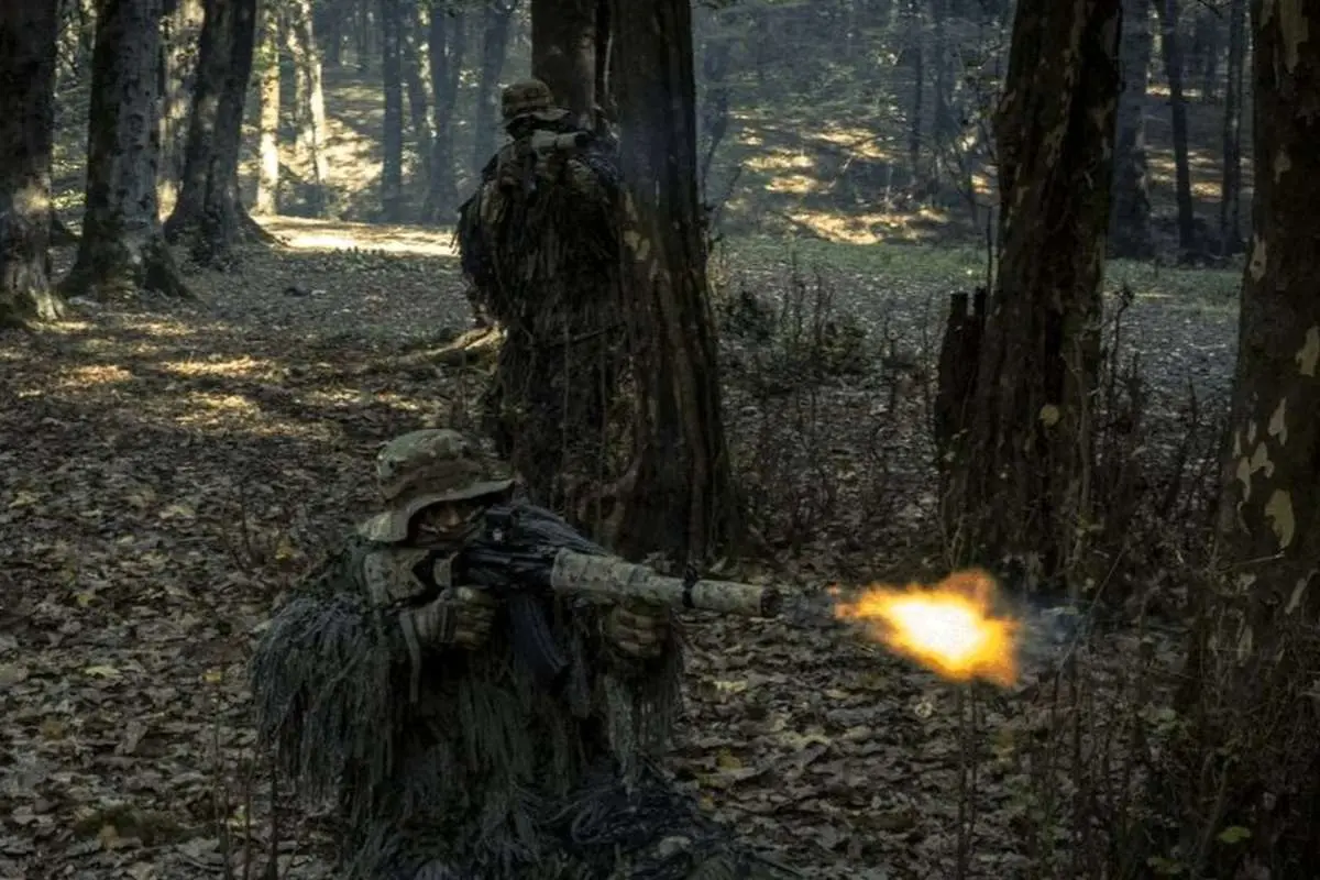 تصاویر؛ تمرین رزم یگان ویژه فاتحین در جنگل و مرداب