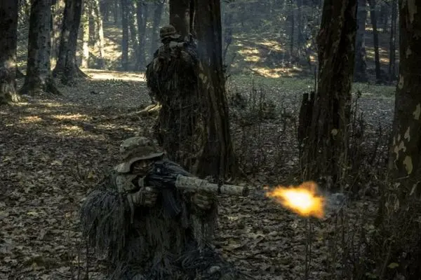 تصاویر؛ تمرین رزم یگان ویژه فاتحین در جنگل و مرداب