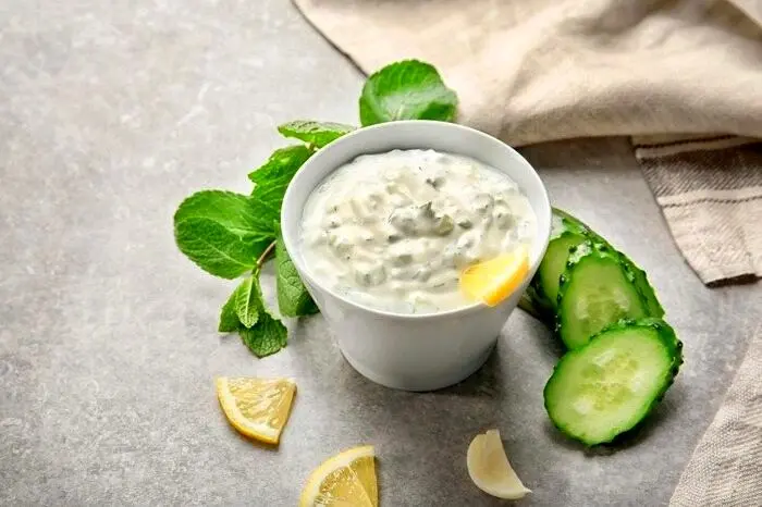 طرز تهیه ماست و خیار مخصوص مهمانی