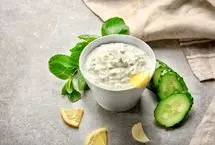 طرز تهیه ماست و خیار مخصوص مهمانی