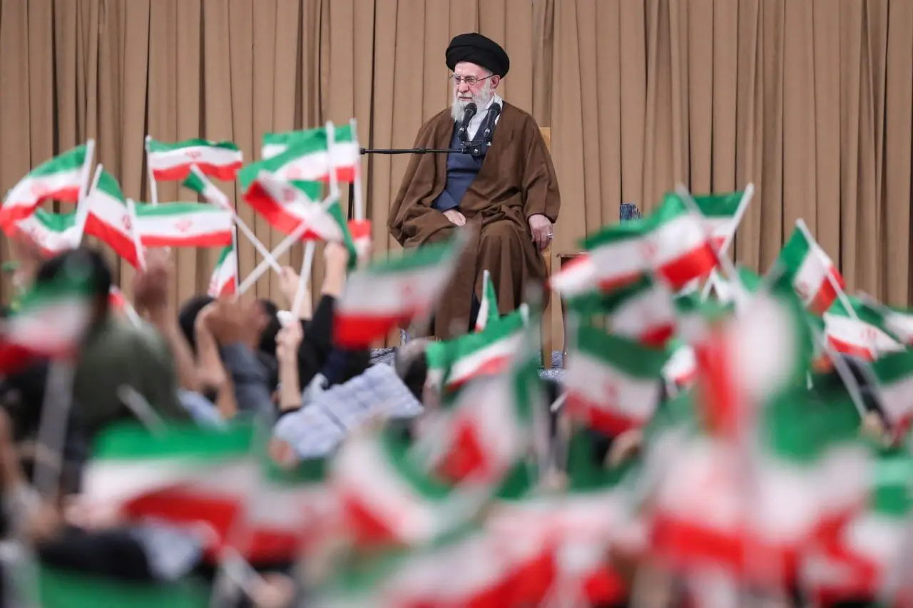 رهبر انقلاب: اختلاف ایران و آمریکا ذاتی است / علاج بسیاری از مشکلات در قوی شدن است