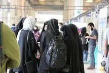 بنرهای نصب‌شده در شمال و جنوب تهران جلب توجه کرد