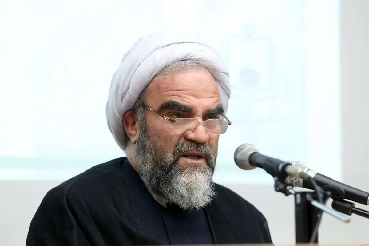 غرویان: صدا و سیما «میلی» شده است؛ درباره حجاب نباید به مردم فشار آورد
